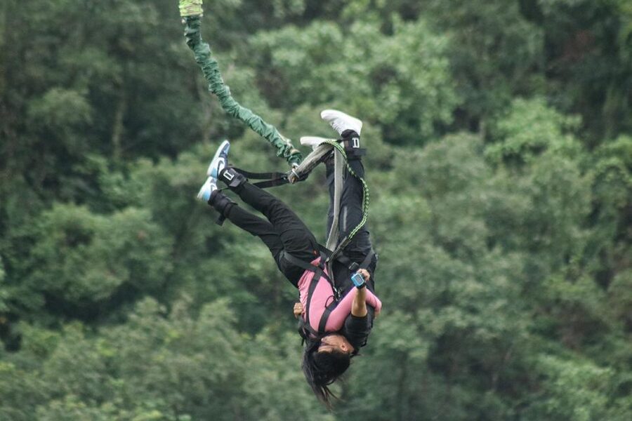 Double Dare: Tandem Bungee Adventure - Meeting at the lakeside office: timing that keeps stress low