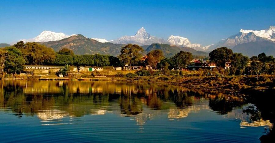 Pokhara: Private City Tour and Sarangkot Sunrise - Phewa Lake by boat: the calm contrast after sunrise