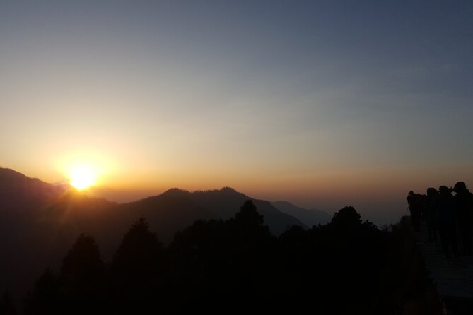 Poon hill Trek 3 days - Day 2: Rhododendrons, Gurung and Magar Villages, and the Weather Bet